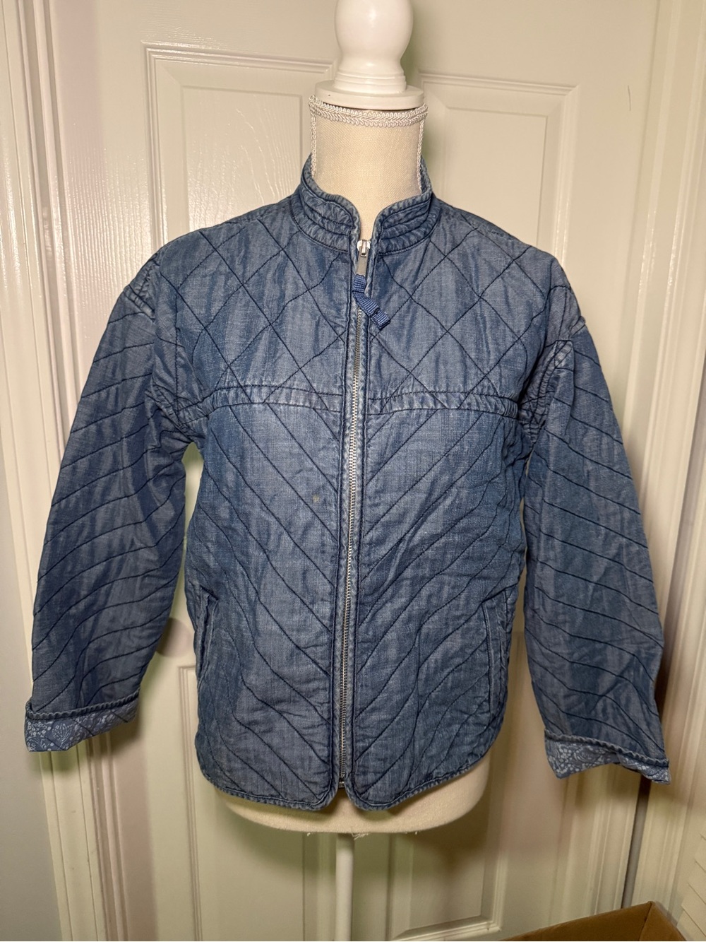 GAP Quilted Bomber Denim Jacket Blue Chambray Boho Western Paisley XS - Picture 2 of 8